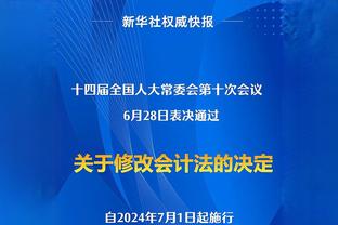 勾手老大爷挑战左手拿四个篮球？然后再右手全部勾进！